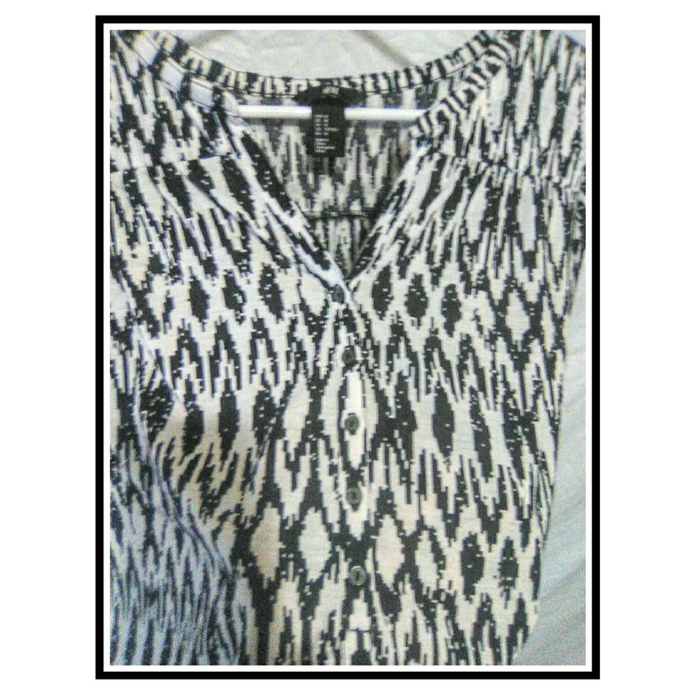 Women's H&M black & white casual top size medium
